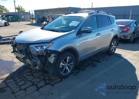 2017 Toyota Rav4 Xle z USA, uszkodzony, nr VIN 2T3WFREV9HW346671